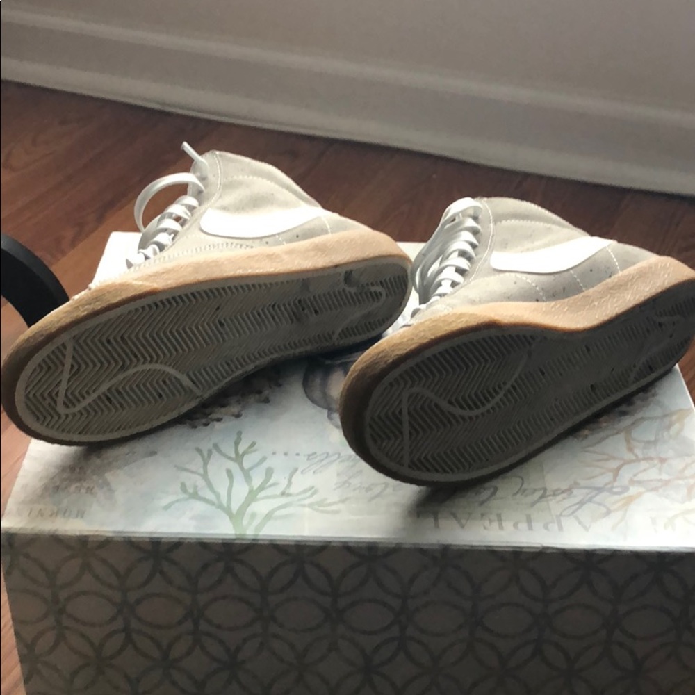 Nike - Picture 2 of 4